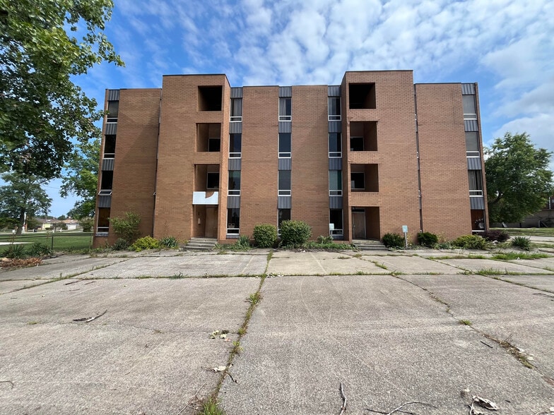 26111 Brush Ave, Euclid, OH for sale - Building Photo - Image 2 of 19