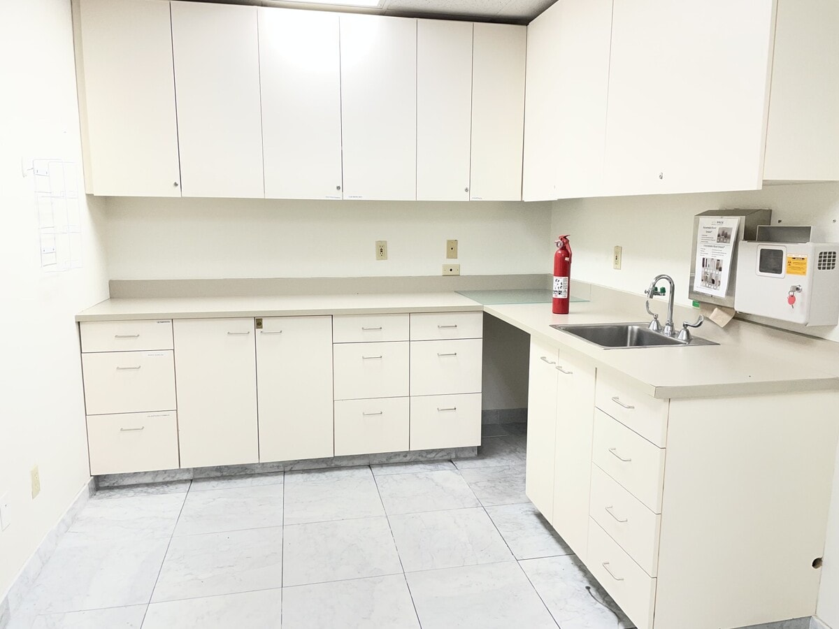 44215 15th St W, Lancaster, CA 93534 - Unit 203 - - Interior Photo - Image 2 of 6