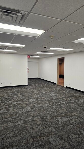 3570 W Post Rd, Las Vegas, NV à louer - Photo du bâtiment - Image 3 de 6