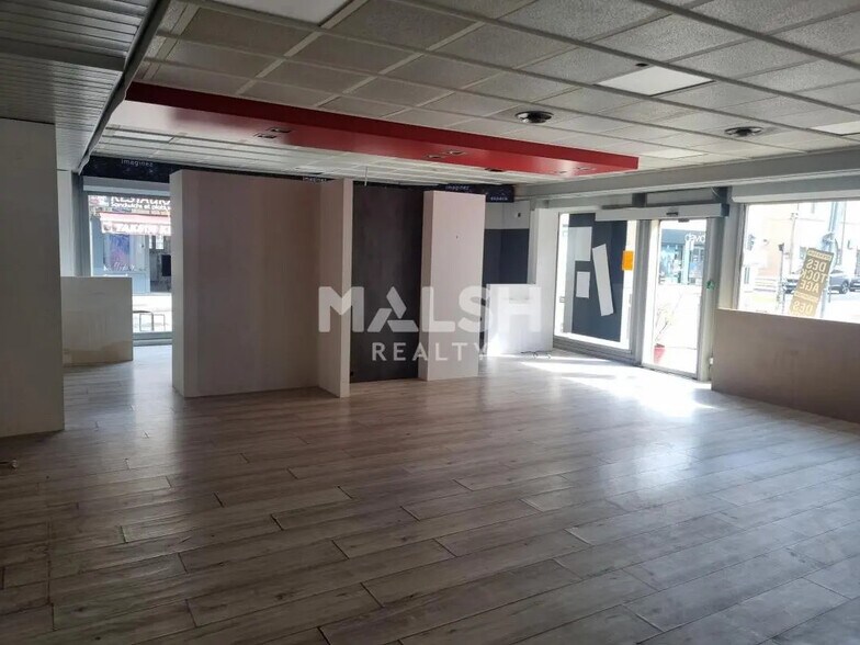 Retail in Saint-Priest for lease - Interior Photo - Image 1 of 3