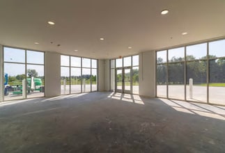 Cleveland Pky, Cleveland, OH for lease Interior Photo- Image 2 of 5