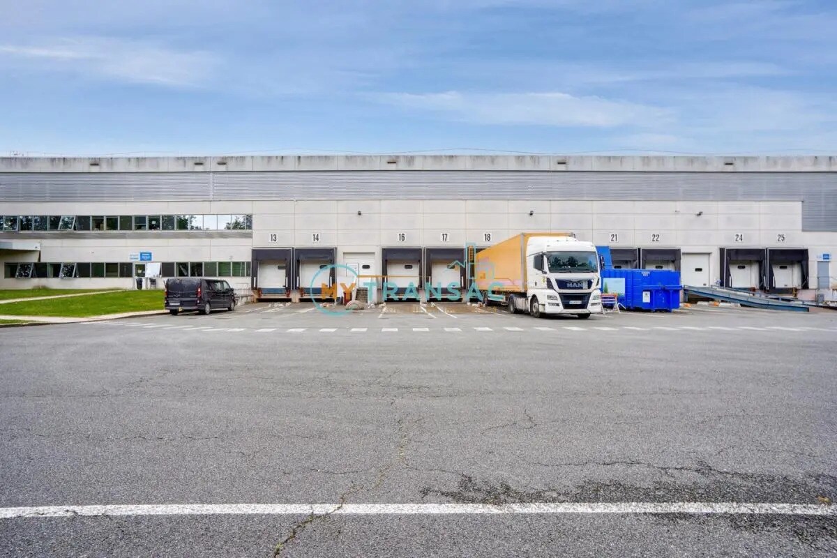 Industrial in Bussy-Saint-Georges for lease Primary Photo- Image 1 of 10
