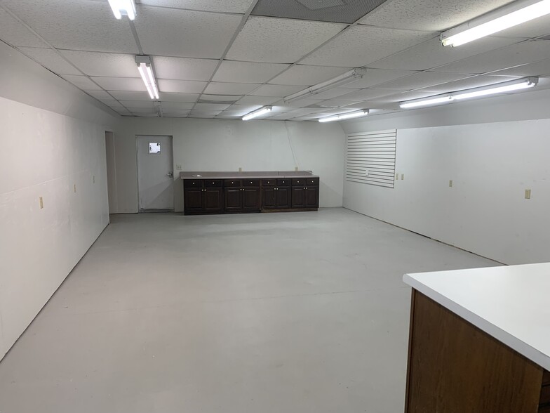 1078 McRae Hwy, Eastman, GA for lease - Interior Photo - Image 2 of 9