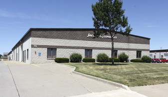 75 NE Venture Dr, Waukee IA - Entrepôt