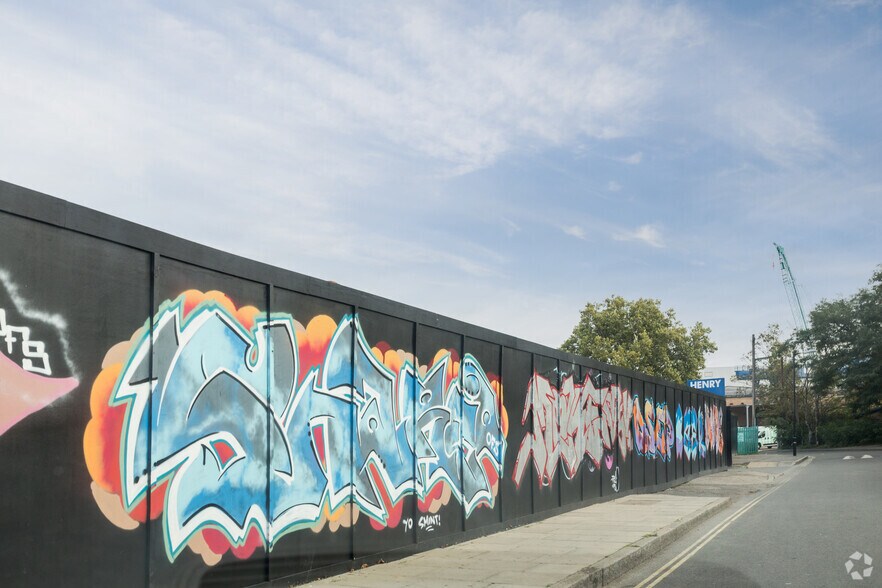 651-657 Old Kent Rd, London for lease - Building Photo - Image 3 of 3