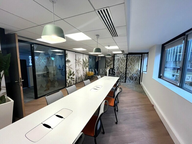 Office in Fontenay-sous-Bois for lease - Building Photo - Image 2 of 7