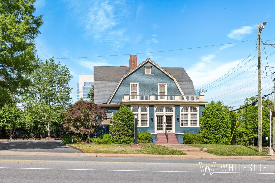 435 E Morehead St, Charlotte, NC à louer - Photo du bâtiment - Image 2 de 4