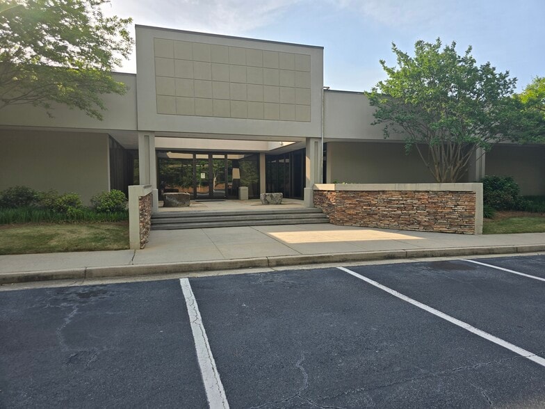 3320 Holcomb Bridge Rd, Peachtree Corners, GA for lease - Building Photo - Image 2 of 11