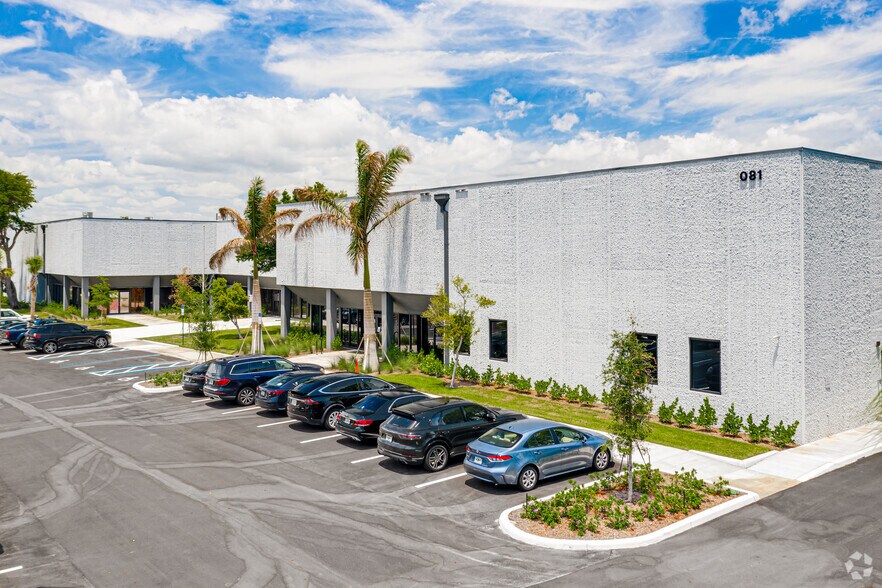 1081 Holland Dr, Boca Raton, FL à louer - Photo du bâtiment - Image 1 de 7