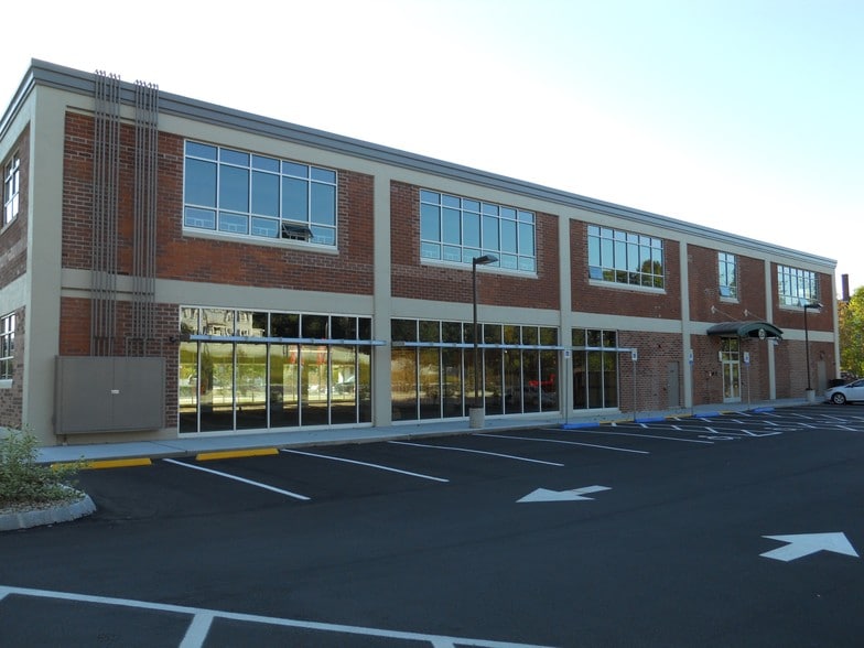 20 S Main St, Newport, NH for lease - Building Photo - Image 3 of 4