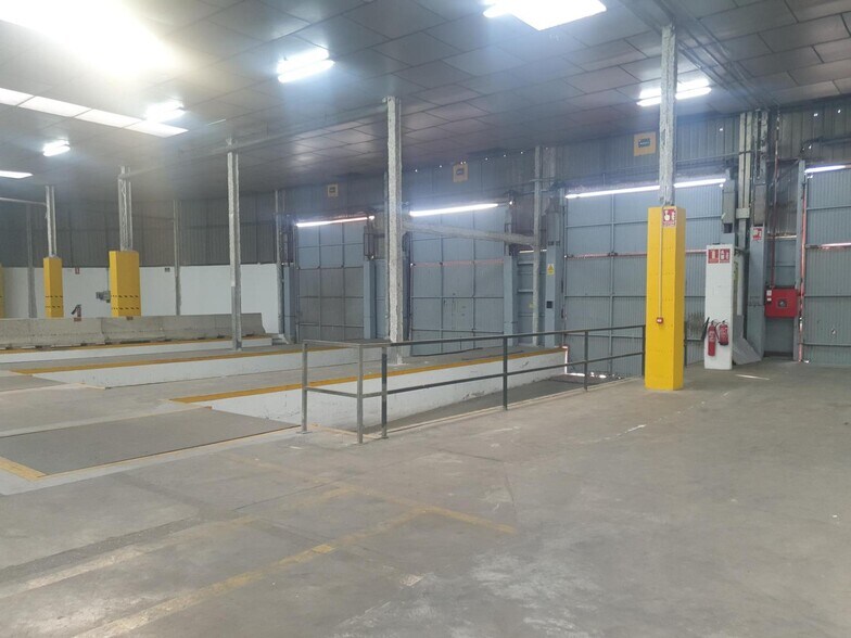 Industrial in Dos Hermanas for lease - Building Photo - Image 2 of 11