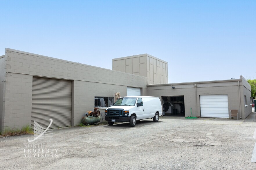 1320 Petaluma Hill Rd, Santa Rosa, CA à vendre - Photo du bâtiment - Image 3 de 16