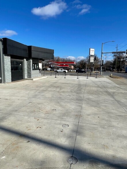 1843 Massachusetts St, Lawrence, KS à vendre - Photo du bâtiment - Image 2 de 5