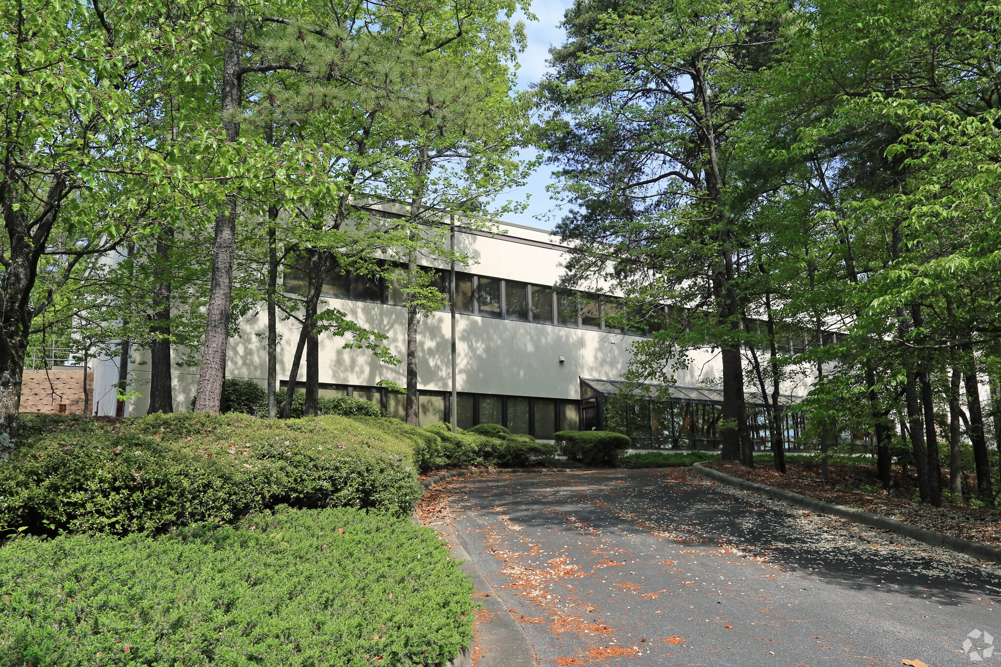 218 Summit Pky, Birmingham, AL for lease Primary Photo- Image 1 of 7