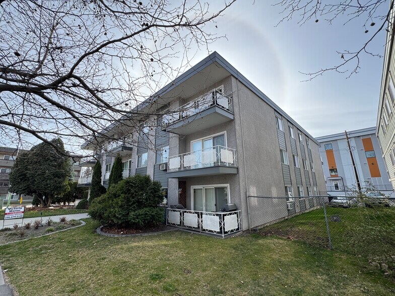 1880 Pandosy St, Kelowna, BC for sale - Building Photo - Image 3 of 17