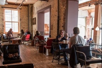 215 Spadina Ave, Toronto, ON à louer Photo intérieure- Image 1 de 6