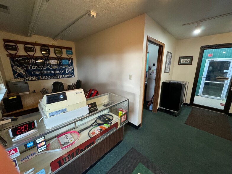80 Commercial Way, Springboro, OH à vendre - Photo intérieure - Image 3 de 18