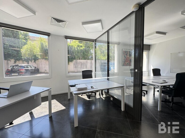 Multifamily in Le Bouscat for sale - Interior Photo - Image 2 of 7