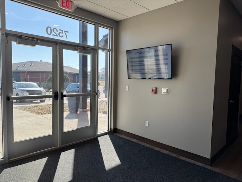7520 S Grand Arbor Ct, Sioux Falls, SD for lease - Building Photo - Image 3 of 7