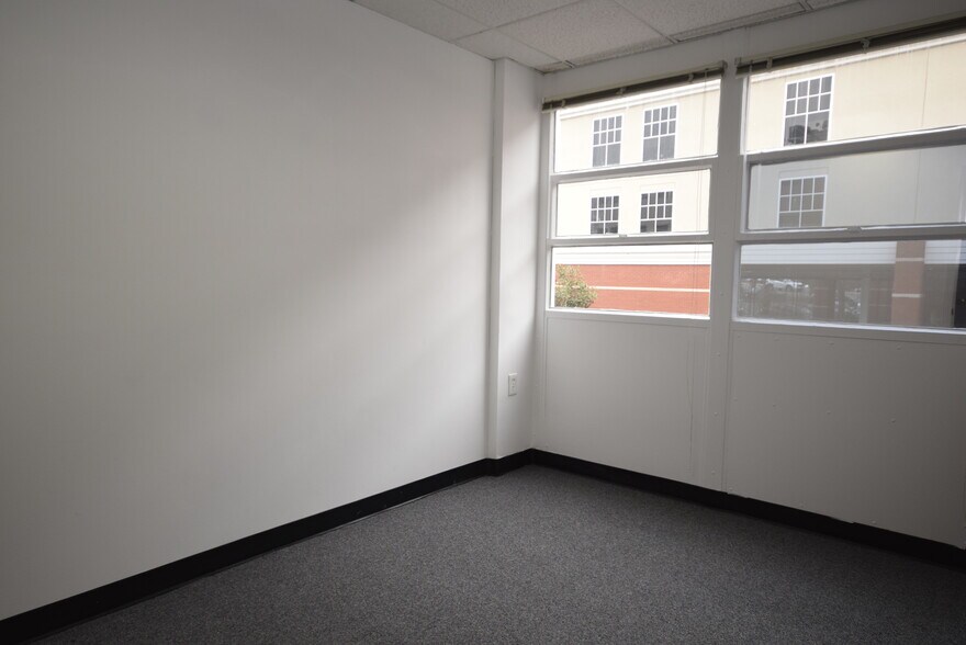 1340 Old Chain Bridge Rd, McLean, VA à louer - Photo intérieure - Image 2 de 10