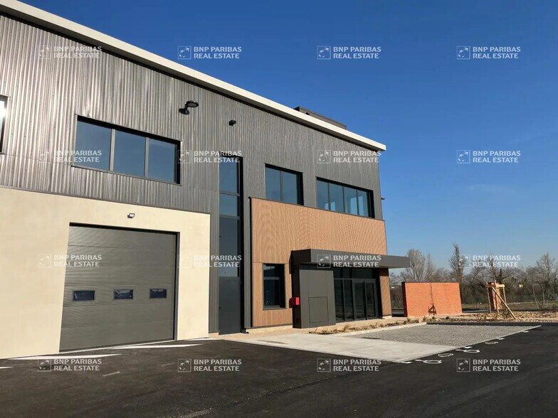 25 Route De Lyon, Saint-Priest à louer - Photo du bâtiment - Image 3 de 36