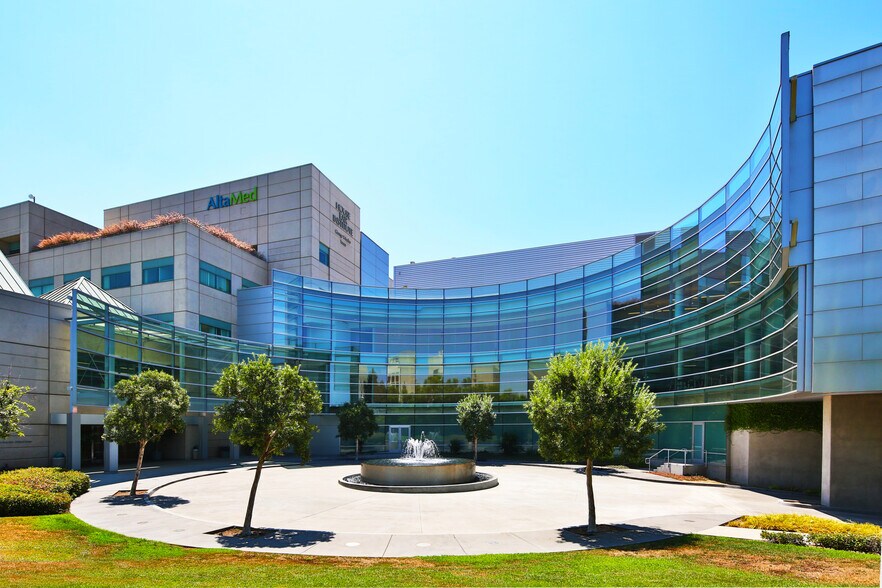 2100 W 3rd St, Los Angeles, CA à louer - Photo du bâtiment - Image 3 de 11