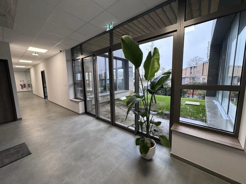 Bureau dans Frépillon à louer - Hall d’entrée - Image 3 de 7