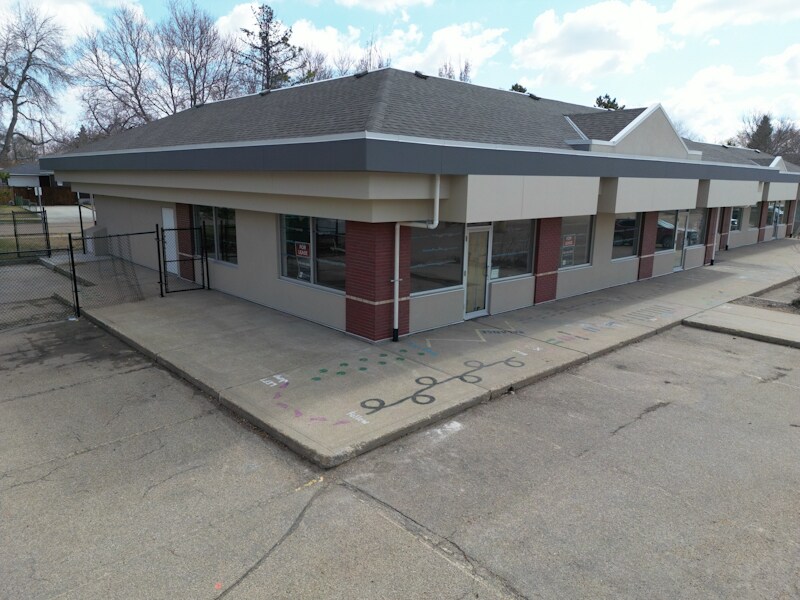10404 99 Ave, Fort Saskatchewan, AB à louer Photo du bâtiment- Image 1 de 6