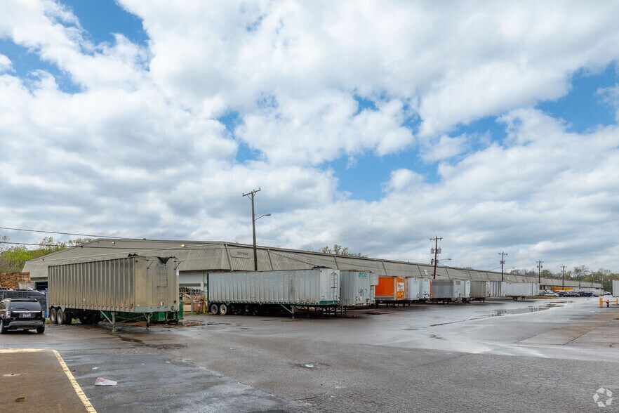 601-629 Space Park S Dr, Nashville, TN for lease - Building Photo - Image 1 of 5