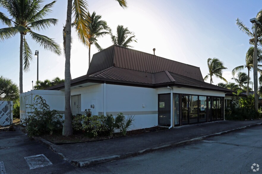 7817-7821 S Dixie Hwy, West Palm Beach, FL for lease - Building Photo - Image 2 of 5