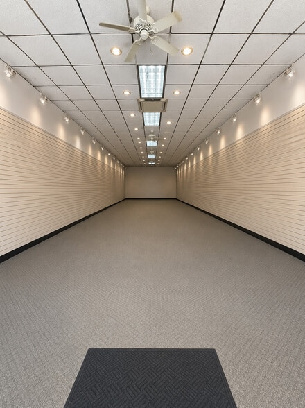39 W Fordham Rd, Bronx, NY for lease - Building Photo - Image 2 of 2
