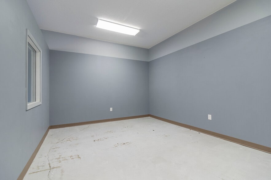 5801 Old Collinsville Rd, Fairview Heights, IL for lease - Interior Photo - Image 2 of 9