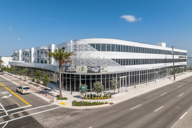 Plus de détails pour 500 N Dixie Hwy, Hallandale Beach, FL - Plusieurs types d'espaces à louer