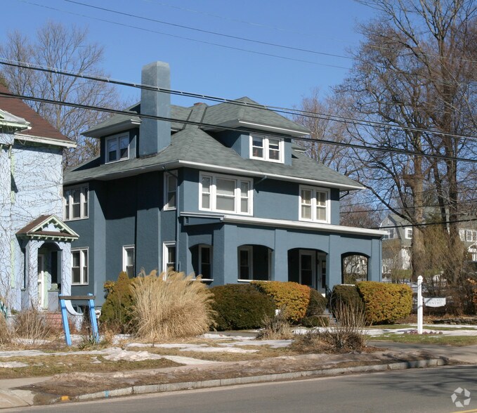 758 Farmington Ave, West Hartford, CT à louer - Photo du bâtiment - Image 2 de 13