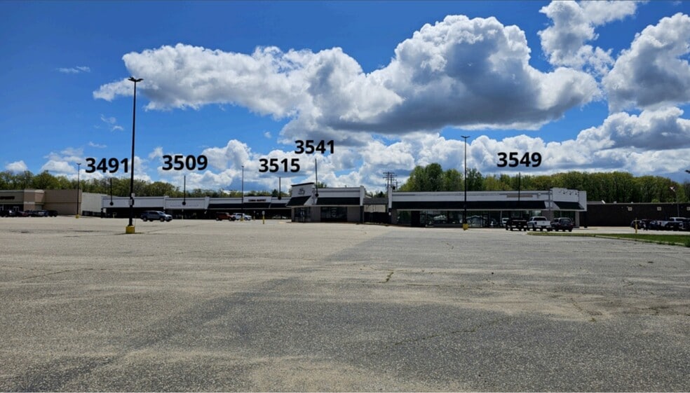3535 W Houghton Lake Dr, Houghton Lake, MI for lease - Building Photo - Image 1 of 1