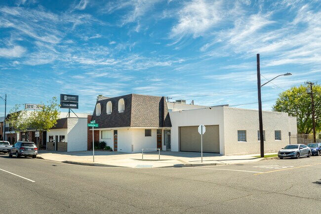 Plus de détails pour 3220 W Burbank Blvd, Burbank, CA - Industriel à louer