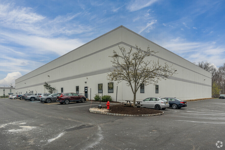 24 Stewart Pl, Fairfield, NJ for lease - Building Photo - Image 2 of 3