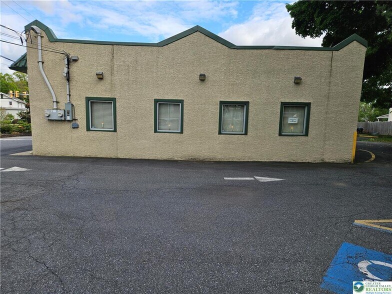 6626 Main St, Martins Creek, PA à vendre - Photo du bâtiment - Image 2 de 15