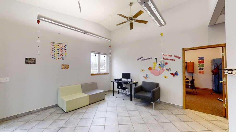 112-118 S Main St, Medford, MN à vendre - Photo du bâtiment - Image 2 de 49