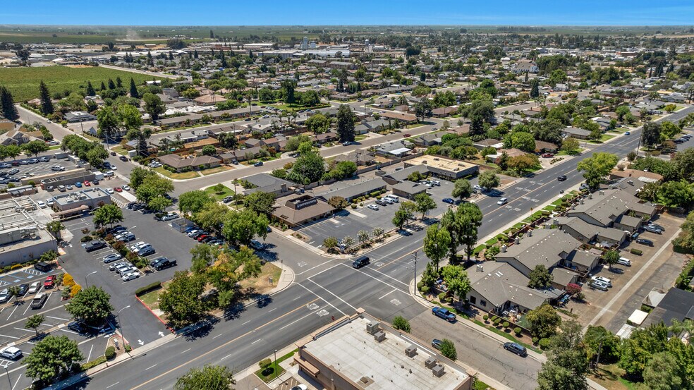 1215-1239 Rose Ave, Selma, CA for lease - Building Photo - Image 2 of 13