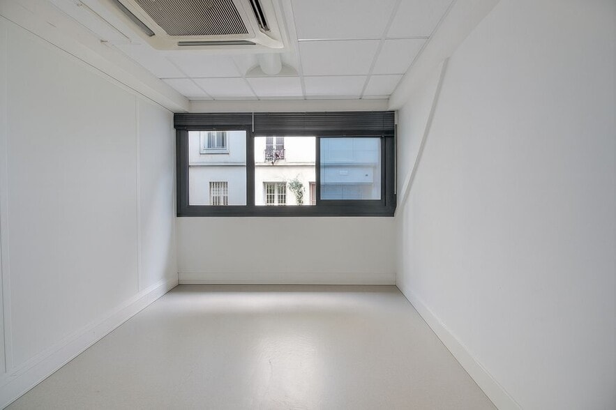 Office in Paris for lease - Interior Photo - Image 2 of 8