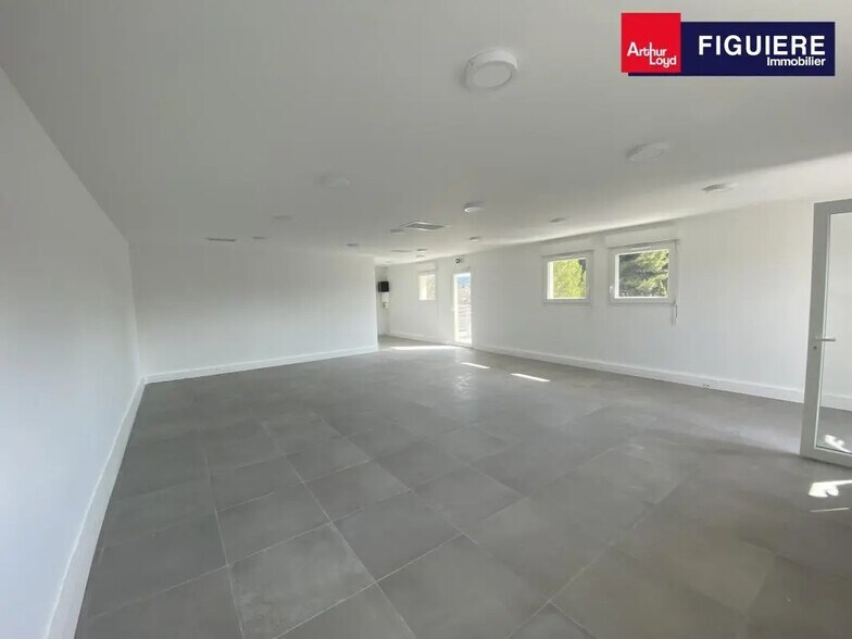 215 Avenue Jean Monnet, Saint-Cannat for lease - Interior Photo - Image 3 of 5