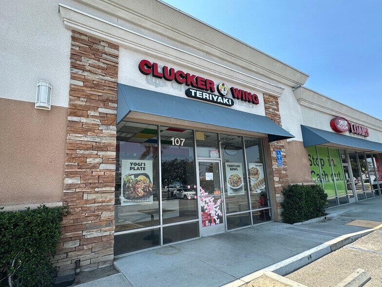 101-111 S Brookhurst St, Anaheim, CA à louer - Photo du bâtiment - Image 3 de 10