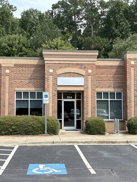 455 Swiftside Dr, Raleigh, NC à vendre - Photo du bâtiment - Image 2 de 9