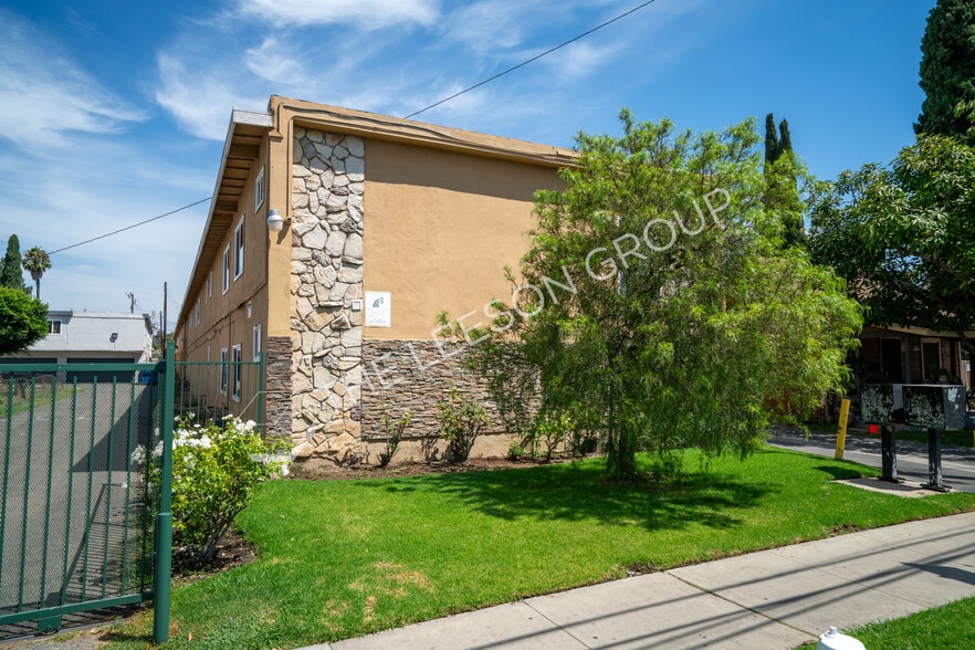 1003 W Bishop St, Santa Ana, CA for sale - Building Photo - Image 2 of 17