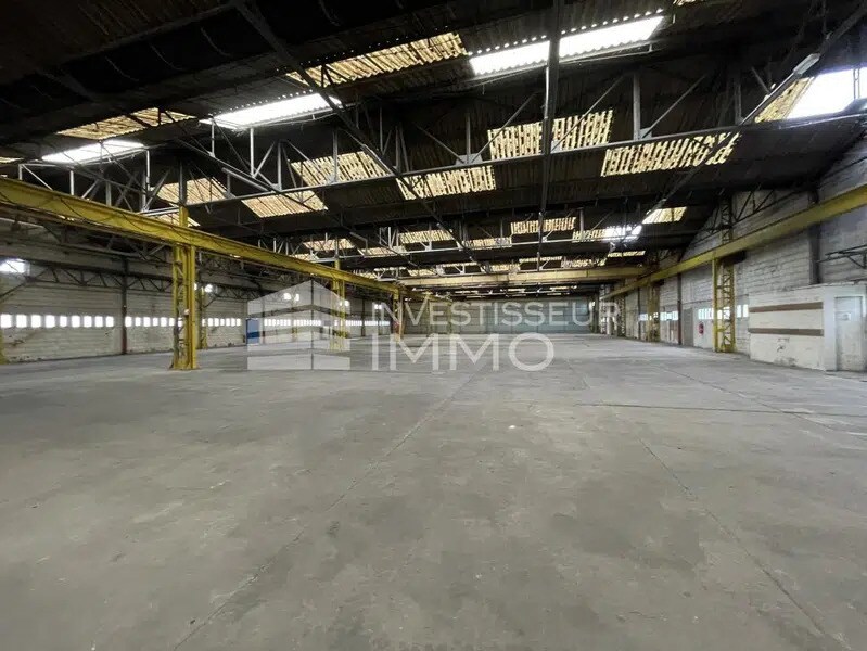 Flex in Lucé for lease Building Photo- Image 1 of 6