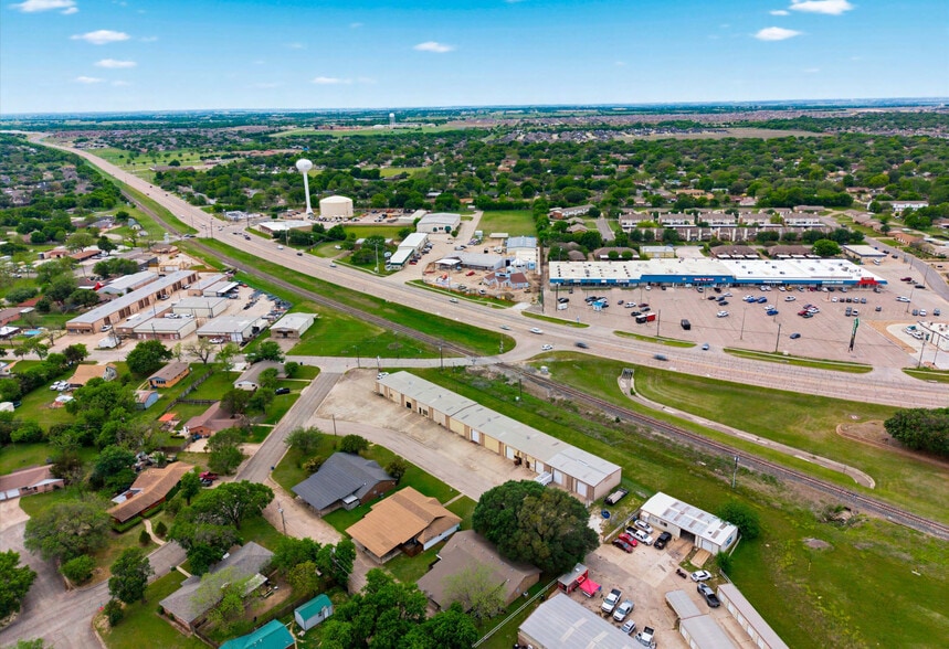 102 Sunset Dr, Hewitt, TX à louer - Photo du bâtiment - Image 2 de 11