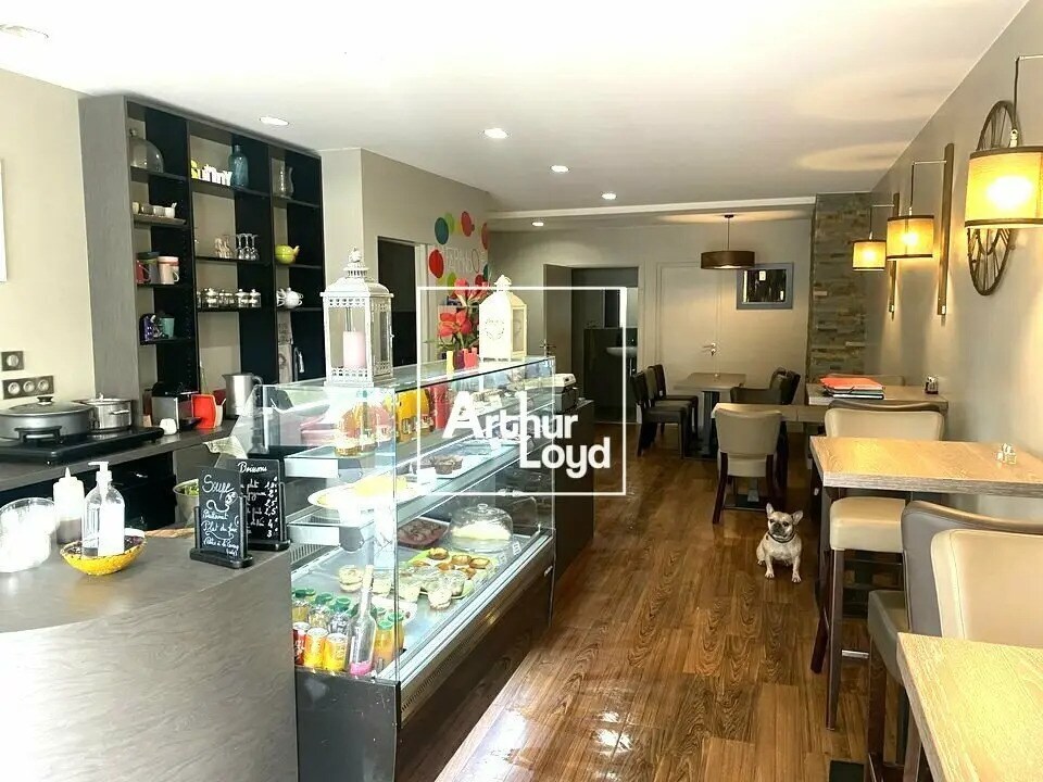 Retail in Melun for sale Interior Photo- Image 1 of 3