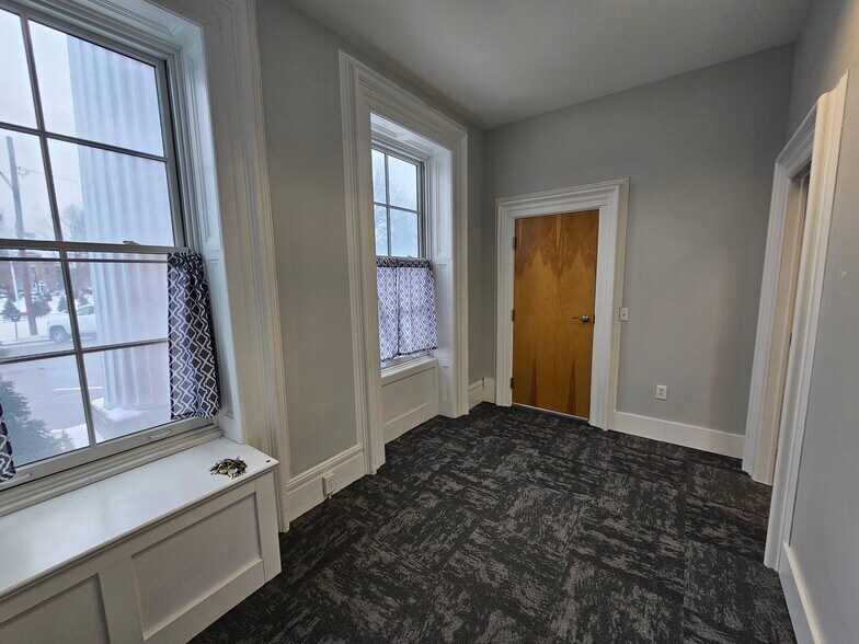 10 W Pulteney Sq, Bath, NY à louer - Photo intérieure - Image 3 de 11