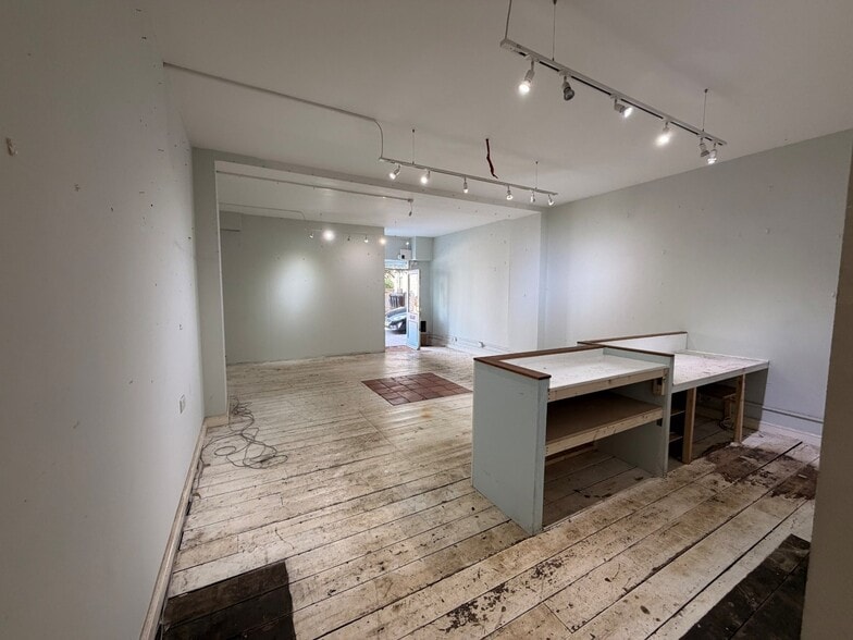 91 Rowlands Rd, Worthing for lease - Interior Photo - Image 2 of 8
